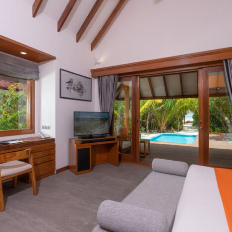 Pool-Beach-Villa