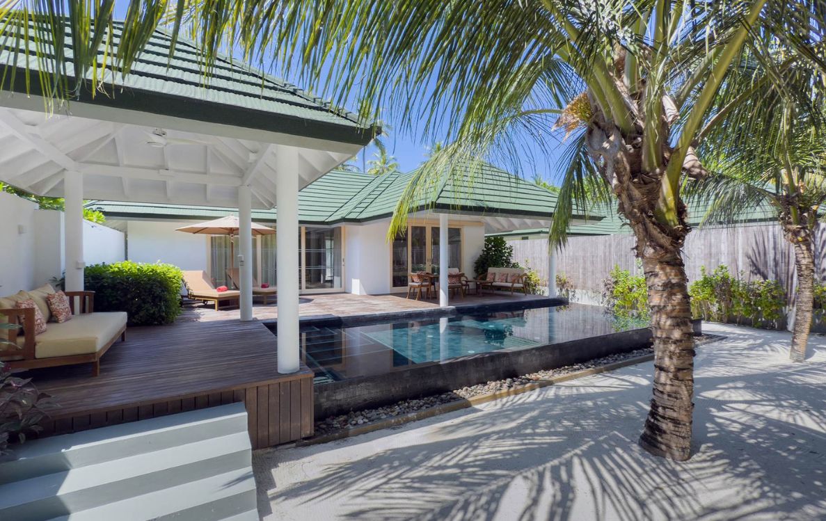 Grand Beach Residence with Pool