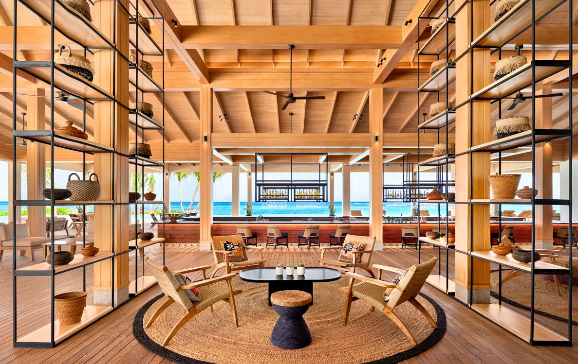 Aura Pool Bar & Cocktail Lab