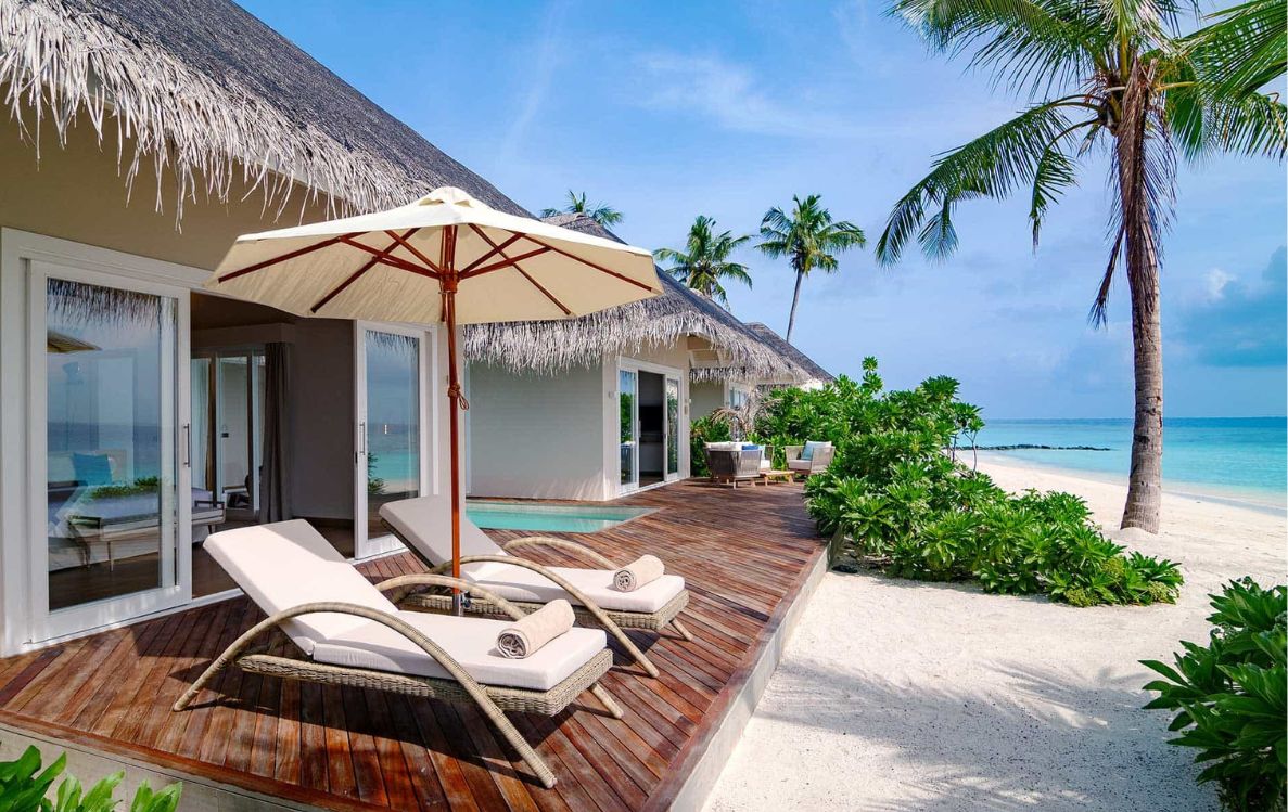 Deluxe Beach Suite with Pool