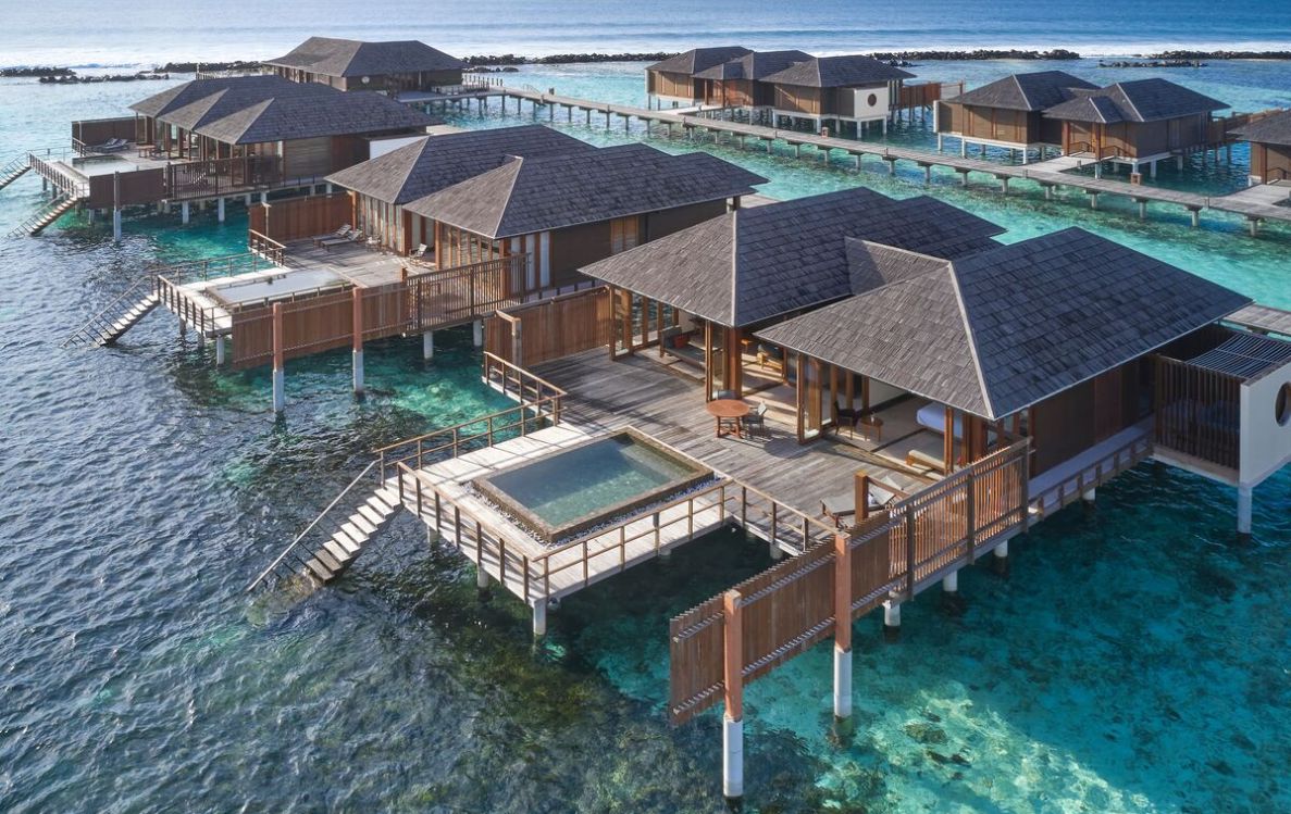 One Bedroom Ocean Suite with Pool