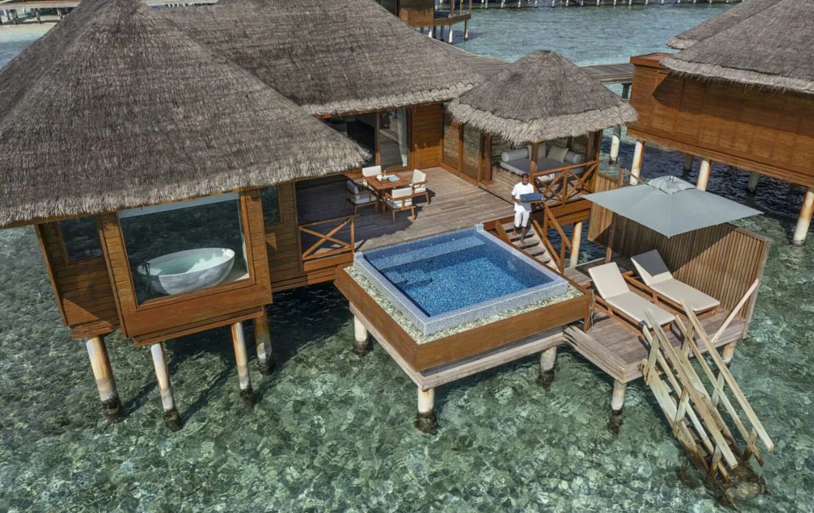 Lagoon Bungalow with Pool