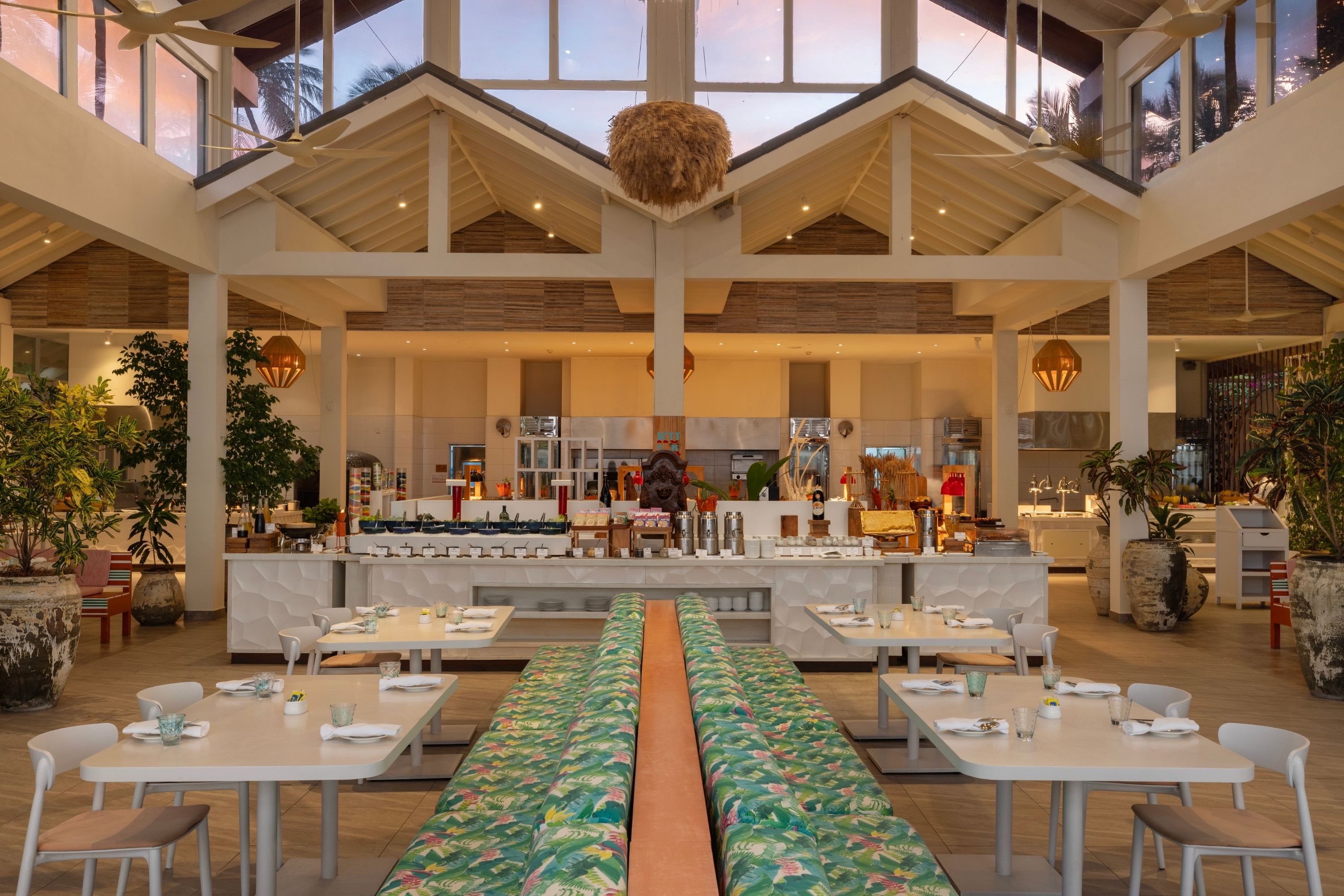 Daily Themed Dinner at Kula